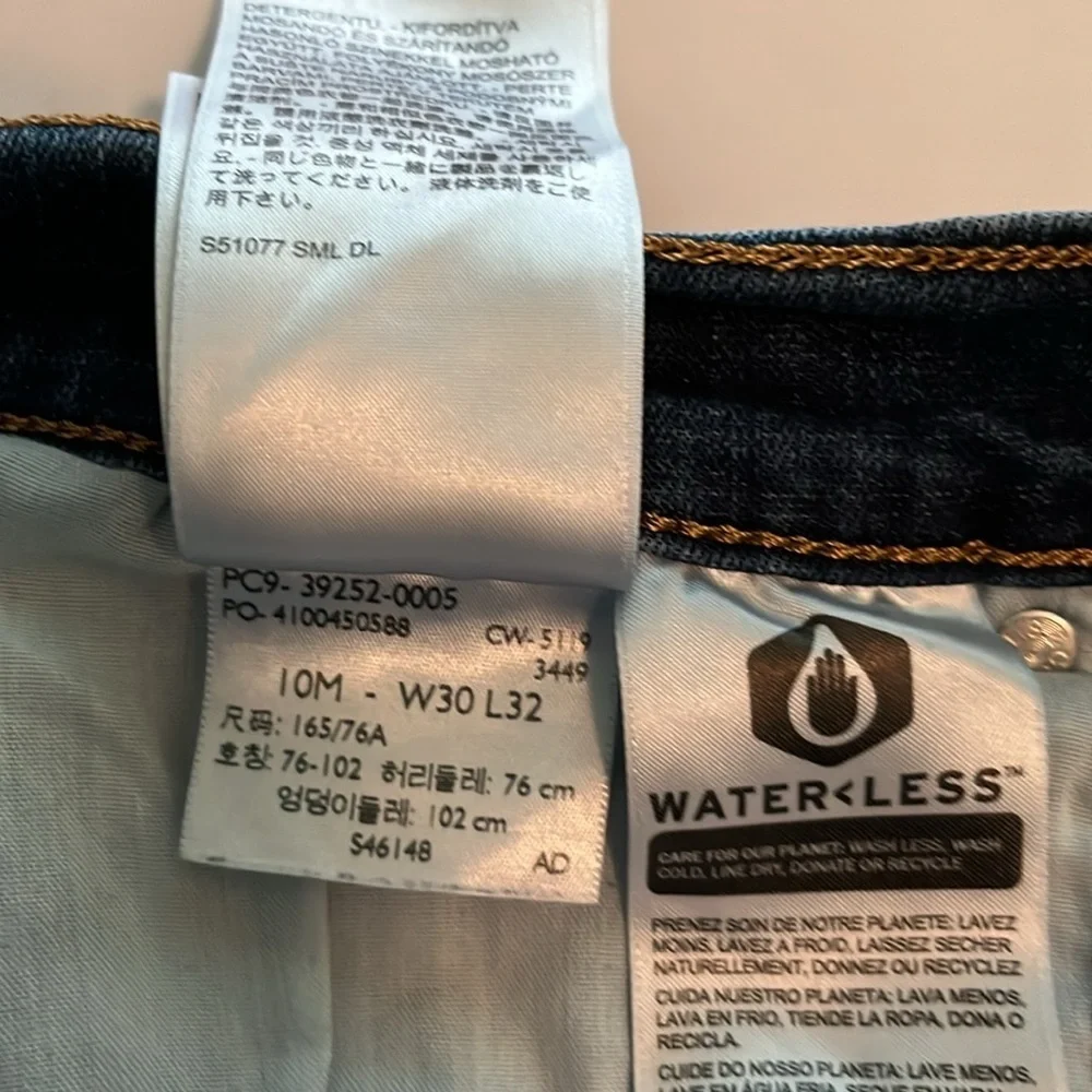 Levi’s Classic Bootcut Mid Rise Size 10